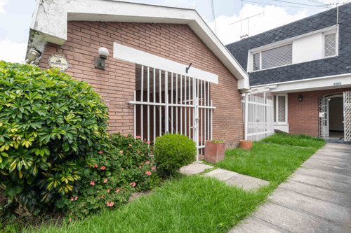 Casa En Venta En Bogotá Cedritos. Cod 8710