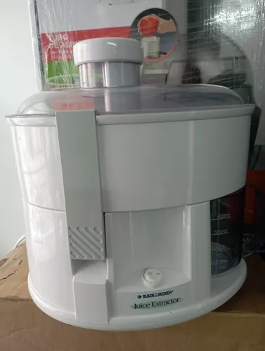 BLACK+DECKER Fruit and Vegetable Juice Extractor, 400-Watt Black, JE2200B,  12.2 x 6.6 for Sale in Houston, TX - OfferUp