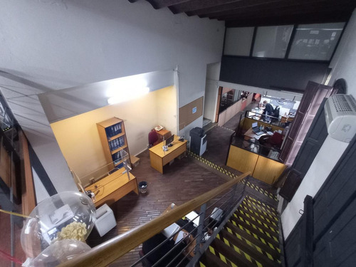 Imagen 4 de 17 de Local -excelente Local Comercial Esquina Con Gran Frente!. Acceso De Camiones Chicos.