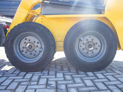 Imagem 13 de 15 de Mini Carregadeira Wacker Neuson 701s Bobcat=s530,sl2810,r190