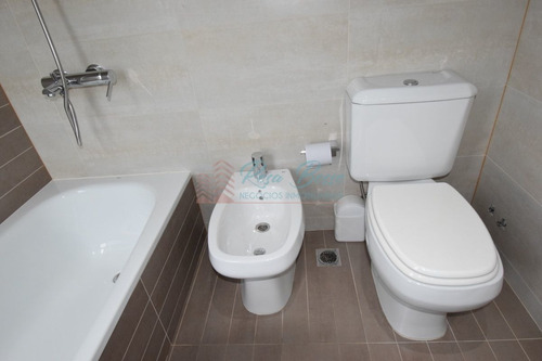 Imagen 18 de 30 de Apartamento De Categoría Con Vista Hacia La Mansa En Todos Sus Hambientes!! - Punta Del Este Roosevelt