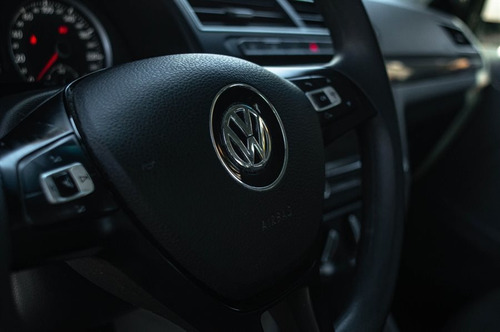 Volkswagen Gol Sedan Confort - Motorland Permuto / Financio