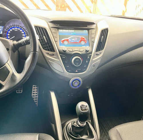 Imagen 7 de 8 de Hyundai Veloster Emotion