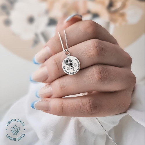 Colar Delicado Medalha Com Frase Gravada Joia Em Prata 925