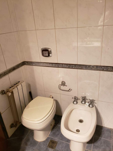 Venta De Departamento 2 Dormitorios Sobre Bv Chacabuco Al 700