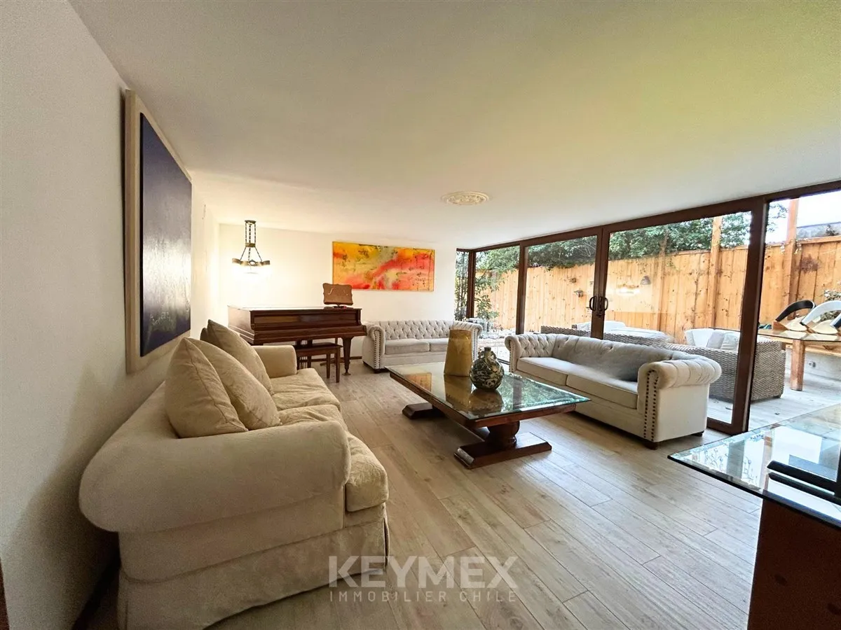 Imagen 2 de 16 de Casa En Venta De 5 Dorm. En Las Condes