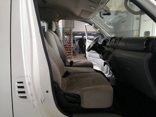 Nissan Urvan 2.5 15 Pas Amplia Aa Mt