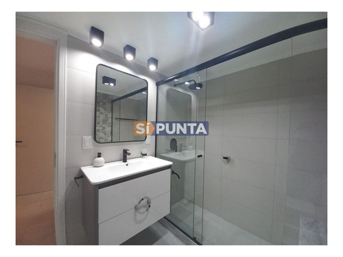 Imagen 21 de 27 de Vende Apartamento De 2 Dormitorios Y Medio En Chiverta, Reciclado Completo. Punta Del Este