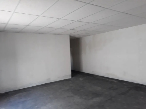 Imagen 5 de 6 de Alquiler Local Comercial 320 Ms 2 . 12 Mts2 Frente 1o Mts Con Entrada Para Camiones. Unión