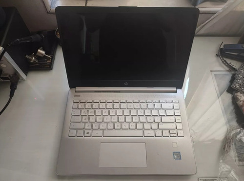 Notebook Hp 14 512gb Ssd M.2 8gb De Ram Con Detalle (Usado)