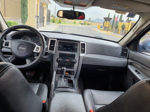 Imagen 8 de 15 de Jeep Grand Cherokee 2010 3.7 Laredo V6 Power Tech 4x2 Mt