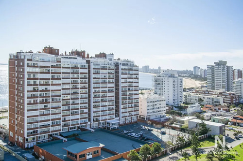 Departamento En Venta Con Vista Al Mar En Torre Imperiale.
