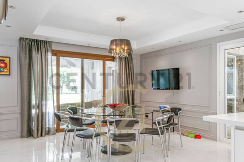Casa Estilo Frances En Barrio Saint Thomas
