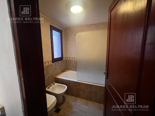 Venta - Casa De 3 Dormitorios Con Cochera Y Pileta - Guayaquil 1010 - Villa Allende