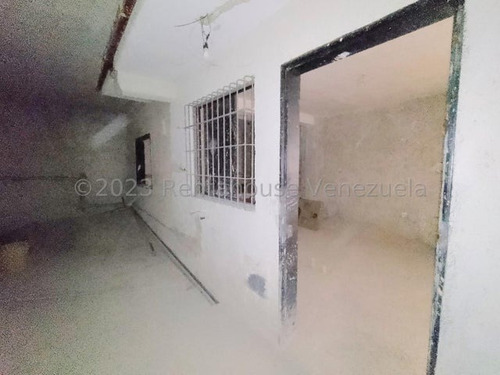 Townhouse En Venta Ubicado En Urbanismo Privado En Turmero: Las Carolinas
