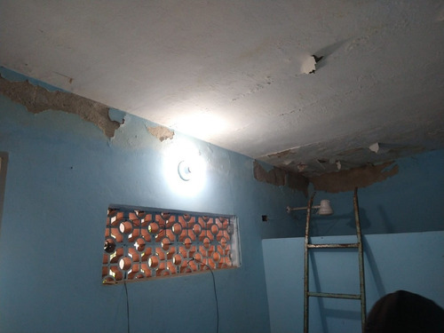 Imagem 5 de 14 de Casa Com 1 Dormitório 1 Banheiro/1 Salão Comercial