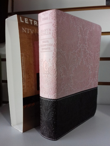 Imagen 4 de 10 de Biblia Ntv Edición Personal Letra Grande Sentipiel Rosa/café