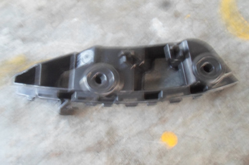 Guia De Fascia Delantera Izquierda Vw Jetta Bicentario 38713