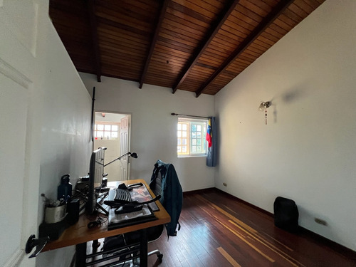 En Venta Casa Esquina En Calle Cerrada, En Colinas De Bello Monte