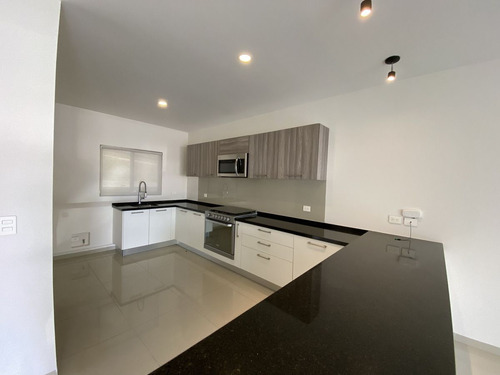 Departamento En Poblado Acapatzingo, Cuernavaca, Morelos Caen-490-de