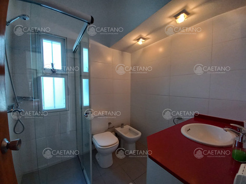 Vende Casa De 3 Dormitorios Totalmente Reformada. Con Piscina Climatizada. Cerca De Colegios, Punta Del Este