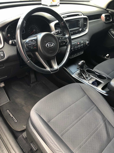 Imagen 15 de 15 de Kia Sorento 2016 2.4 Lx At