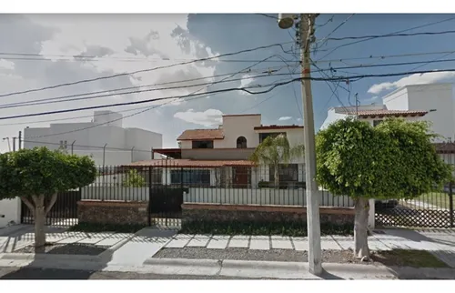 Casa En Remate En Juriquilla, F-1013