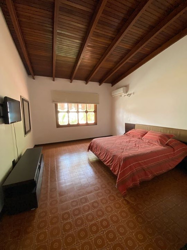 Casa Duplex Para Venta En Santa Paula #2369