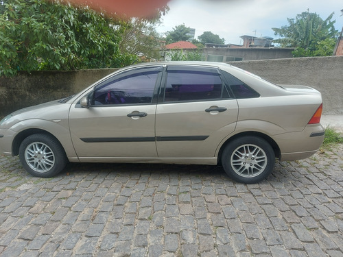 Ford Focus Sedan 1.6 Glx 4p