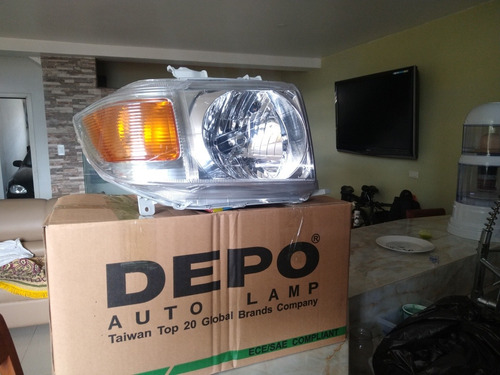 Imagen 2 de 4 de Faro Derecho Y Izquierdo Toyota Machito 2012 2018 Marca Depo