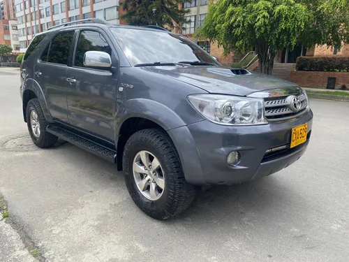 Toyota Fortuner 3.0 Sr5