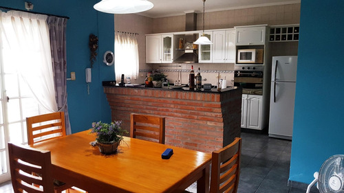 Imagen 7 de 30 de Casa En 2 Plantas Con Parque Y Piscina