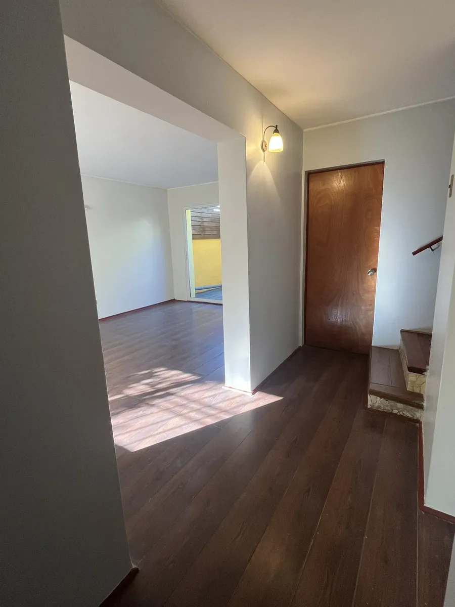 Imagen 5 de 29 de Casa Sólida, Luminosa Y Remodelada En Barrio Residencial.