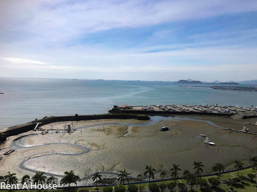 Venta De Apartamento Amoblado En Ph Miramar Plaza, 20-2821