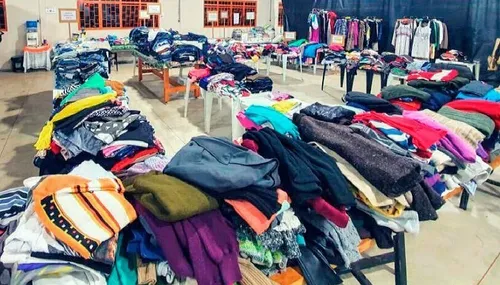 Lote De Roupas Diversas Usadas 40 Peças Para Bazar E Brechó