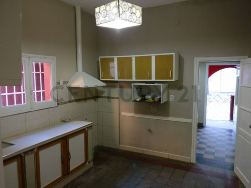 En Venta - Hermosa Casa 2 Dormitorios - Cañada De Gomez