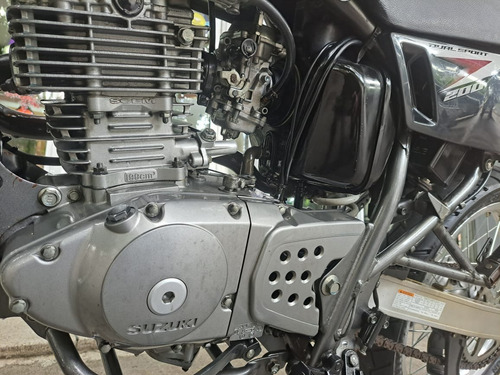 Imagen 7 de 7 de Suzuki Dr200