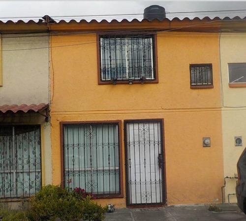 Casa En Venta En Geovillas Centenario, Toluca, St08