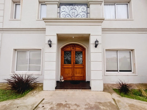 Casa En Venta En El Barrio Santa Rita Canning San Vicente