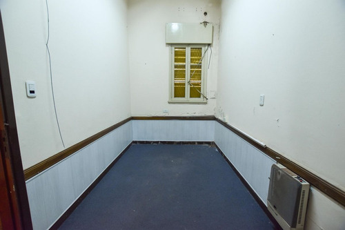 Venta - Casa De Estilo Ideal Instituciones. 400 M2