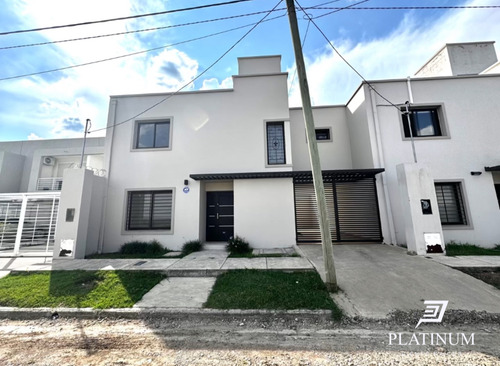 Venta Dúplex 3 Dormitorios Grand Bourg Con Cochera