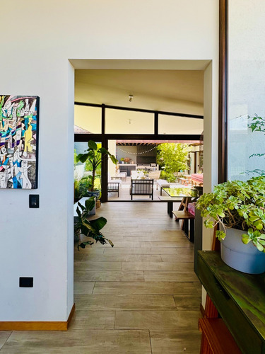 Increíble Casa En Venta Piedra Roja 3d+3b+salita+servicios