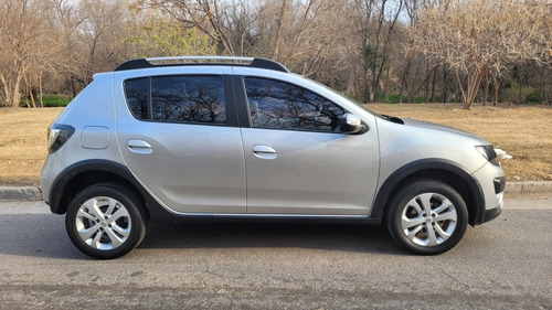 Imagen 5 de 16 de Renault Sandero Stepway 2017 1.6 Privilege 105cv