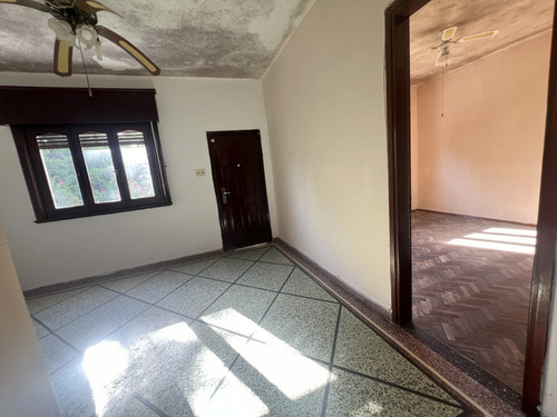 Venta Casa Sólida Con Amplio Terreno En Paso De La Arena, Padrón Único, 2 Dormitorios, Garage Varios Vehículos, Jardín, Fondo, Gran Potencial