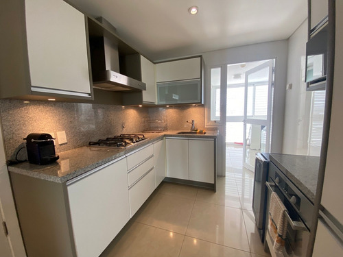 Imagen 9 de 28 de Venta - Apartamento 2 Dormitorios + Servicio Completo, Parada 18 De La Mansa, Punta Del Este.