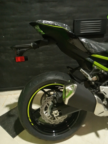 Kawasaki Z900 2021 0km Gris Con Verde