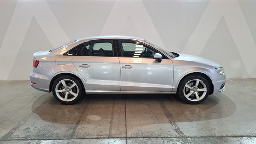 Audi A3 1.8 TFSI AMBIENTE S TRONIC