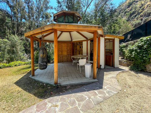 Casa En Venta De 4 Dorm. En Lo Barnechea