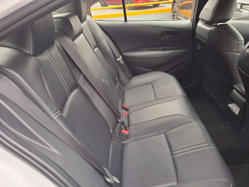 Toyota Corolla 4p XLE HEV L4/1.8 Aut