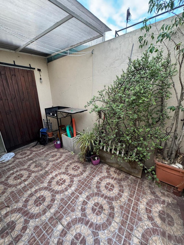 En Venta Dpto Tipo Casa 4 Amb Al Fte En P. Alta Con Patio En Lanus (040)
